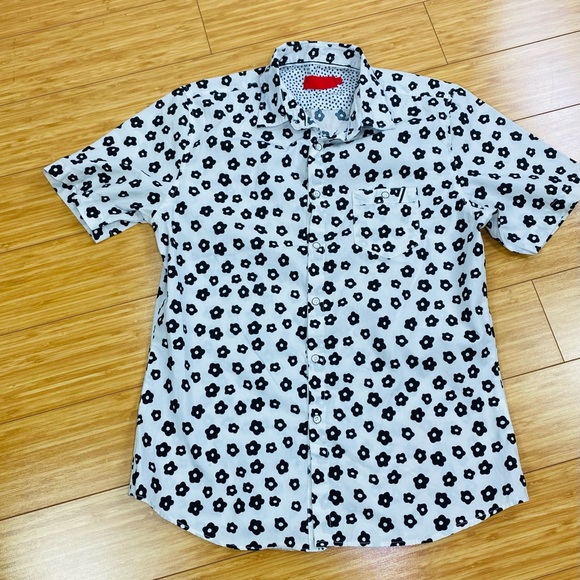 Project Red Short Sleeve Button Down Shirt Size Large White with Black Daisy's - Picture 1 of 5